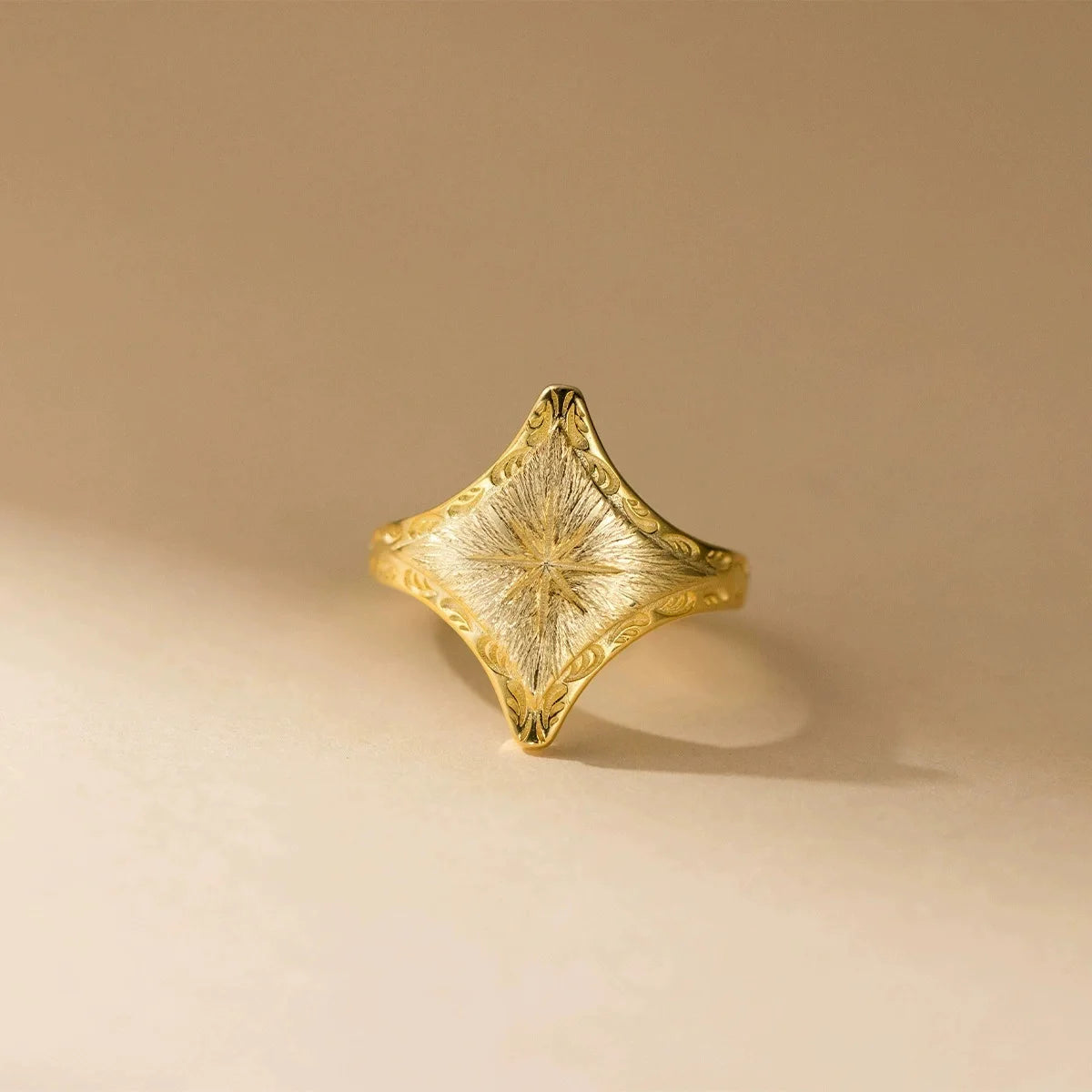 Stella Nova Ring – 925 Sterling Silver Starburst Engraved Statement Ring