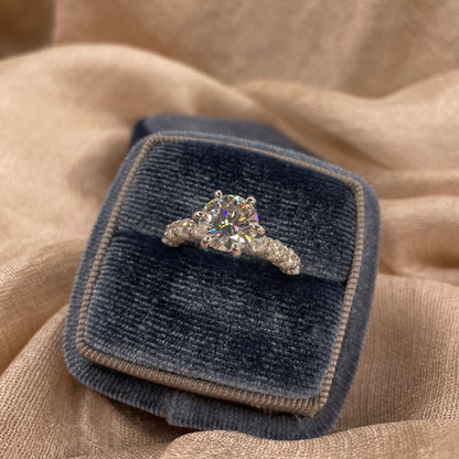 Timeless Sparkle Moissanite Ring | VVS1 D Color