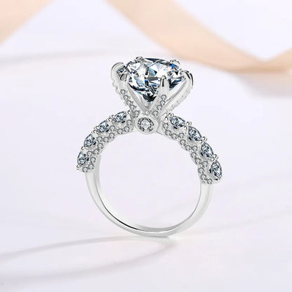 Timeless Sparkle Moissanite Ring | VVS1 D Color